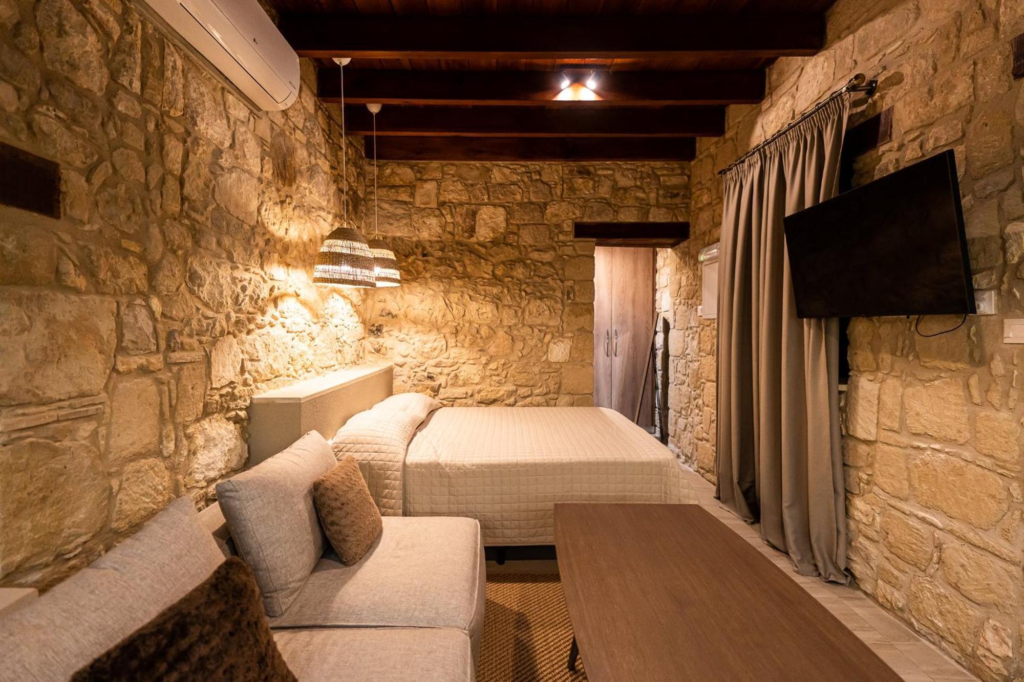 Harma Traditional Boutique Suites Paphos Kamer foto